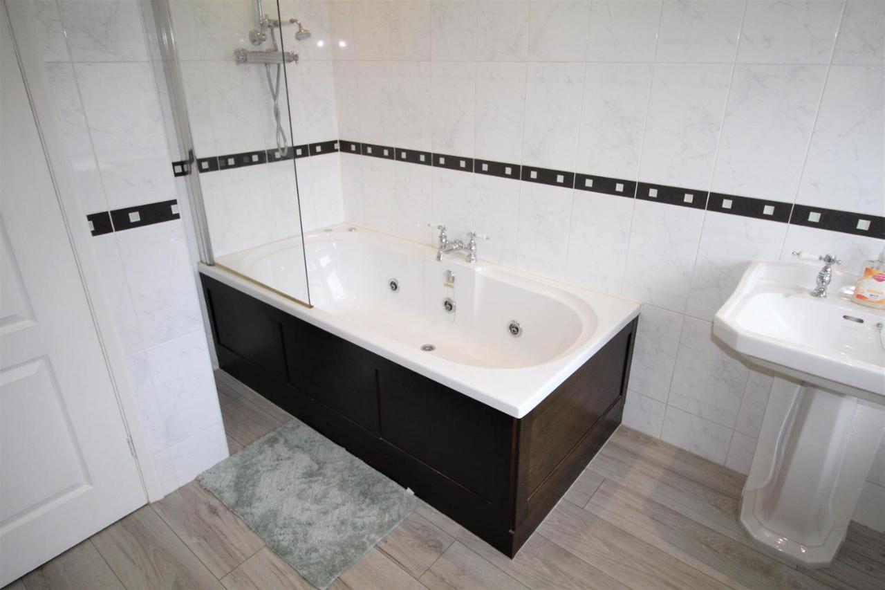Whitley Bay - Sleeps 6 - Refurbished Throughout - Fast Wifi - Dogs Welcome Exterior foto